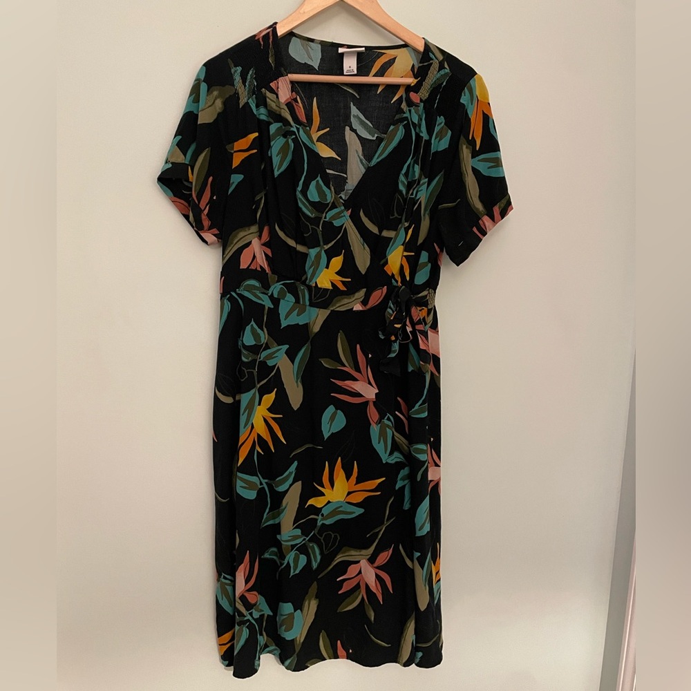 Ava & Viv 0X maxi dress. Cute floral pattern. Very dark green color.